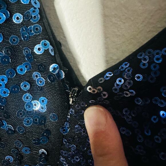 BADGLEY MISCHKA Women's Black Blue Sequins V-Neck Mesh Ombré Astor Gown Size 16 - Picture 9 of 16